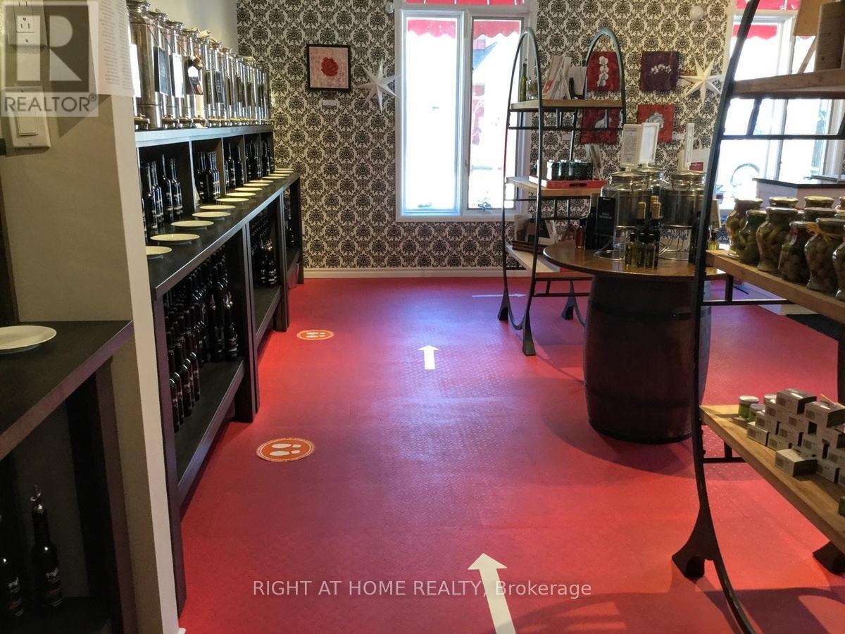 118 WELLINGTON STREET W