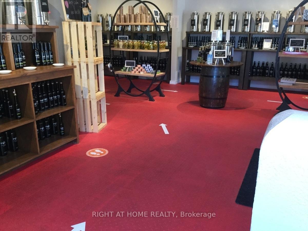 118 WELLINGTON STREET W