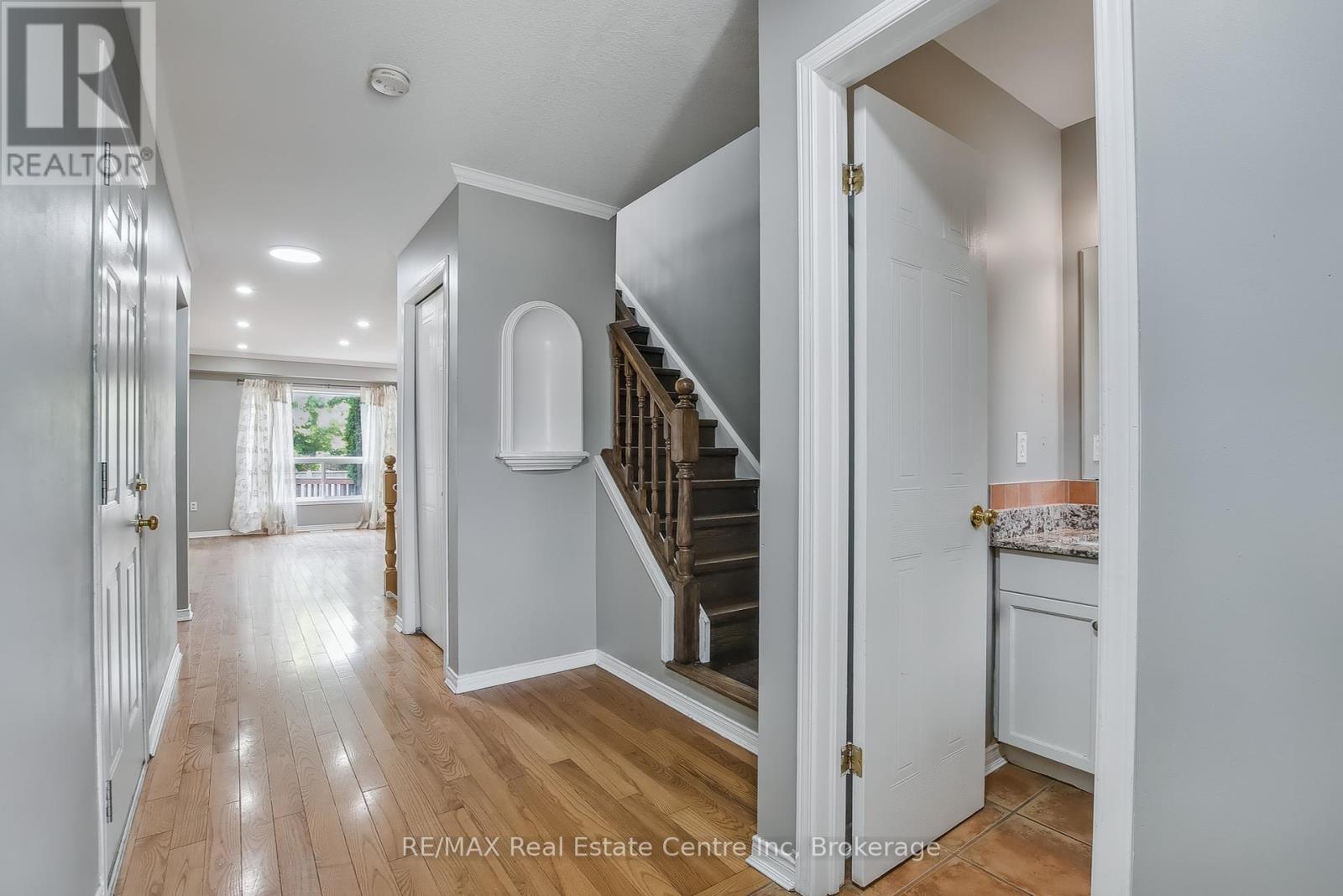 46 SINCLAIR STREET S