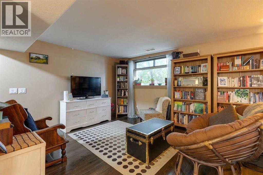 6, 2121 26 Avenue SW