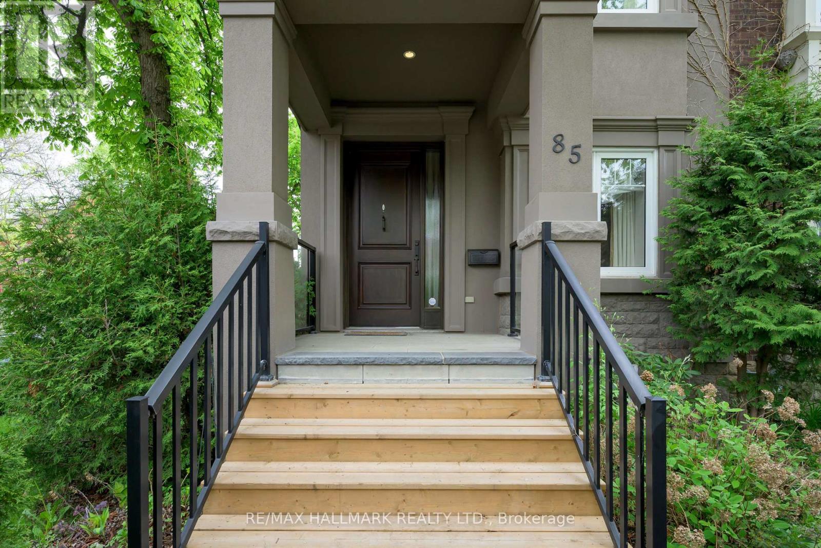 85 SORAUREN AVENUE