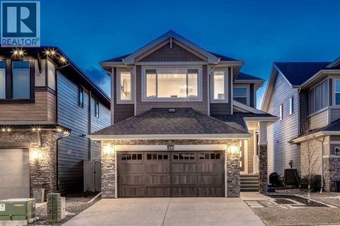 19 WEST GROVE Place SW Calgary AB T3H1Z4