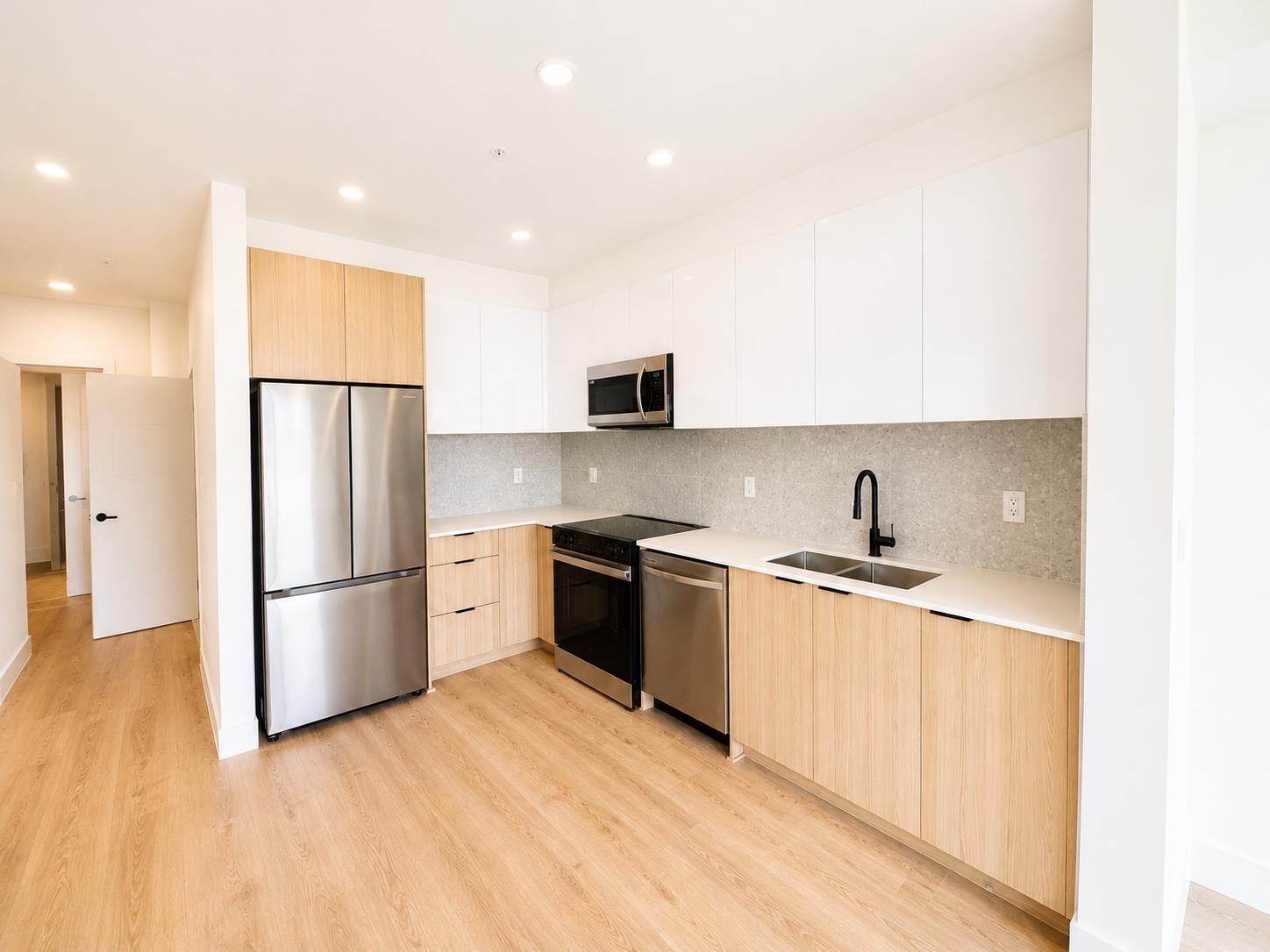 437 20769 FRASER HIGHWAY