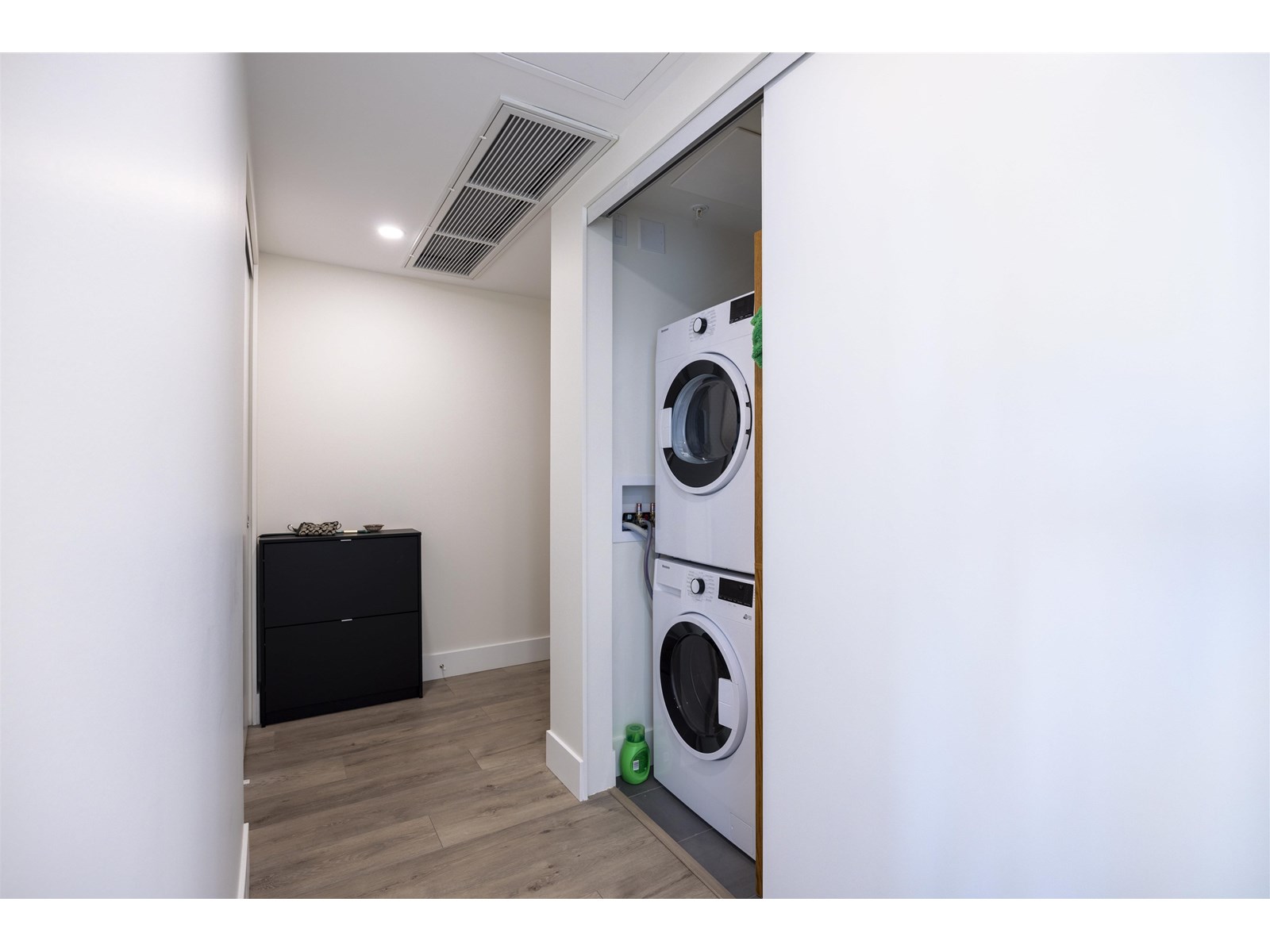 1602 10428 WHALLEY BOULEVARD