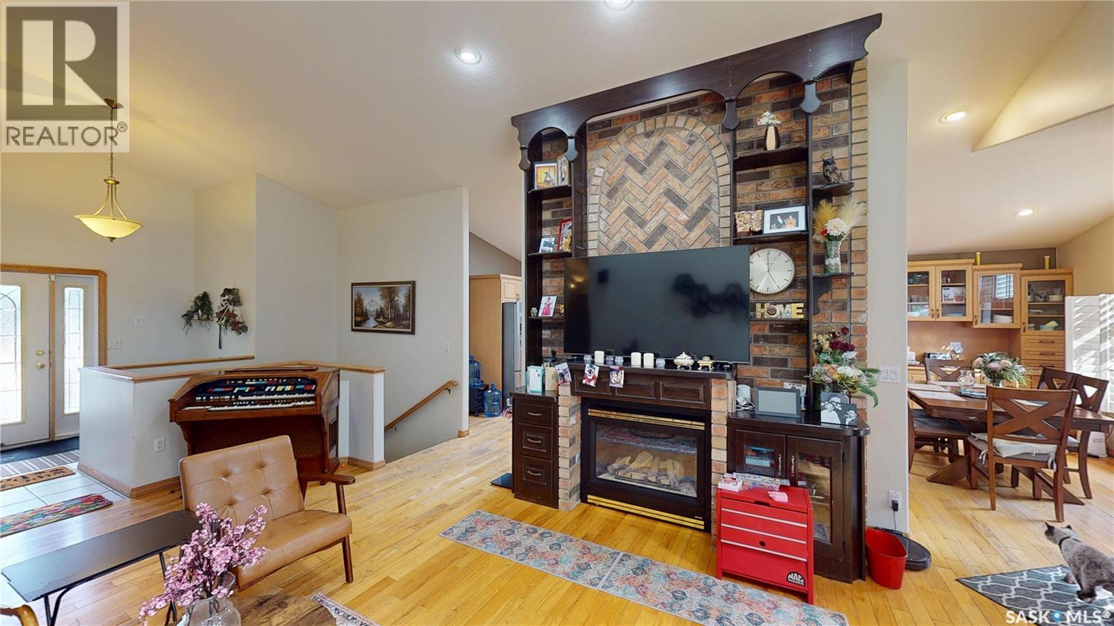 833 Peters AVENUE