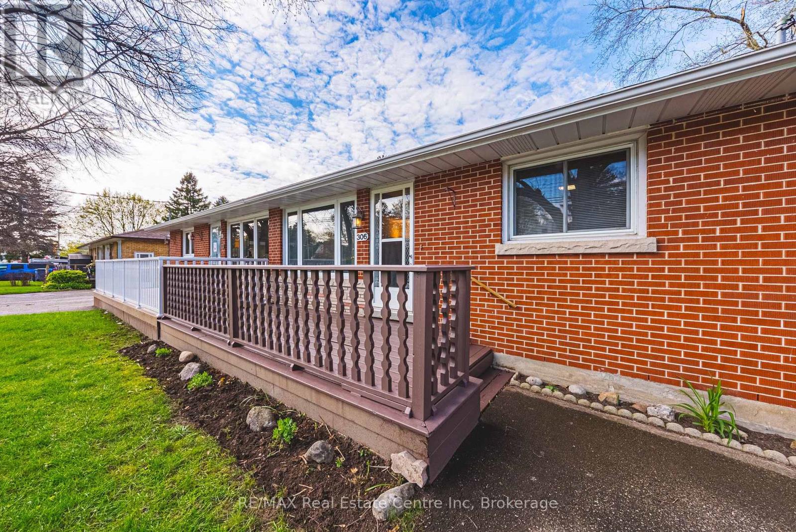 306 VICTORIA ROAD N
