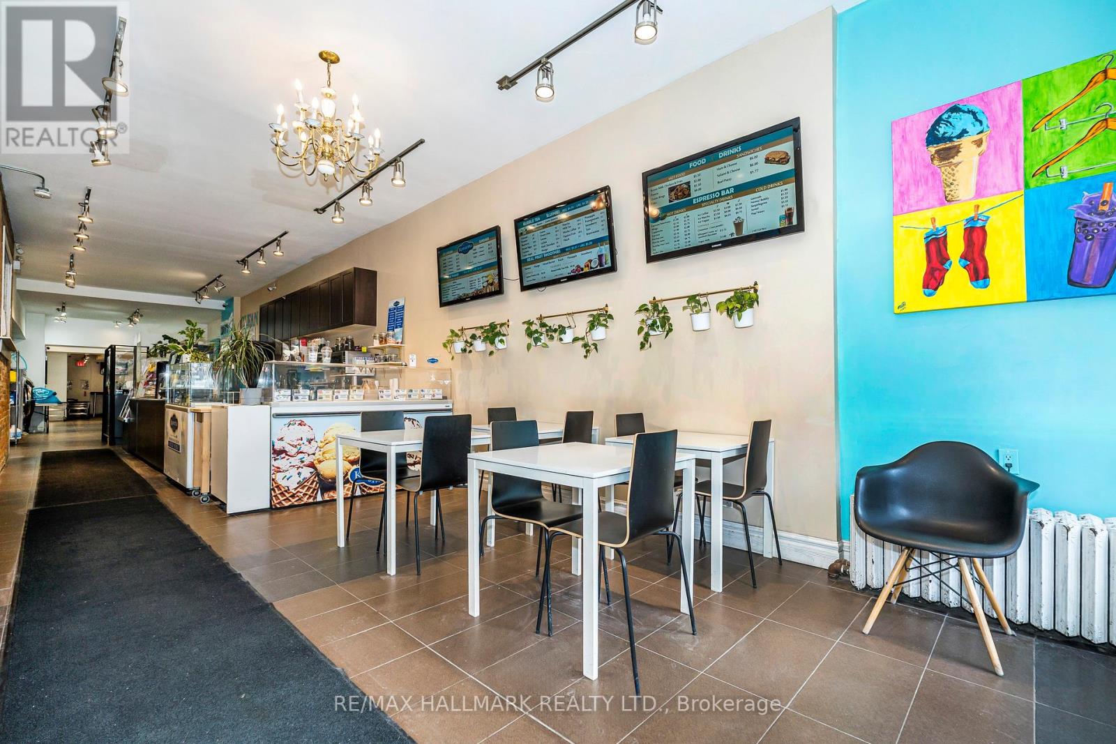 MAIN FLOOR - 956 ST CLAIR AVENUE W