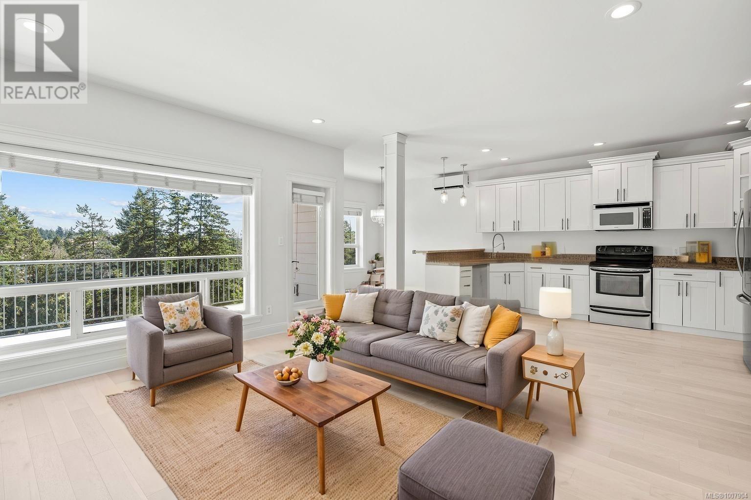 2105 Longspur Dr