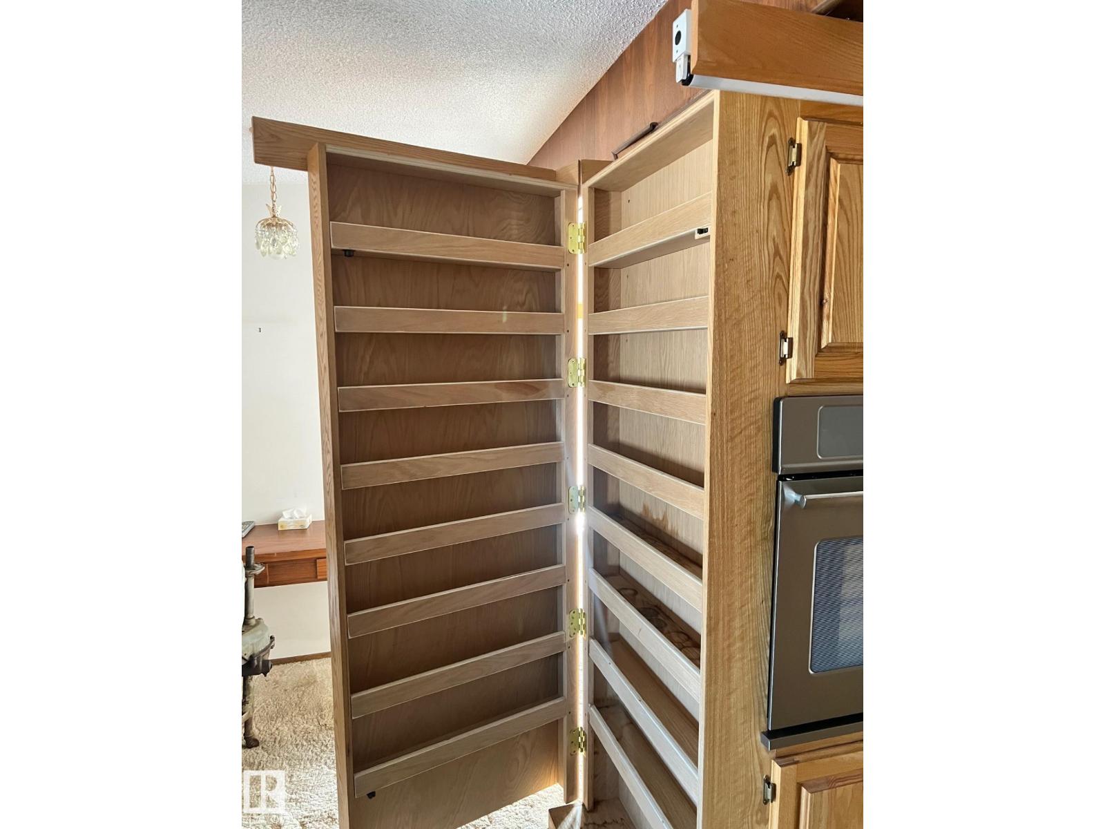 9536 151 AV NW
