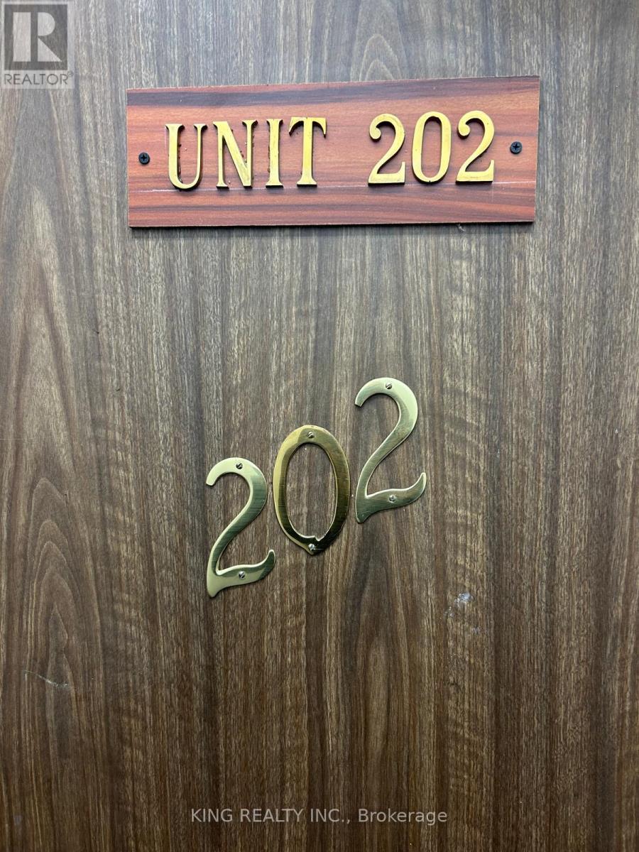 Photo 1 of 9 — 202 - 2 ELM GROVE AVENUE Unit 202, Toronto (South Parkdale), ON M6K2J1