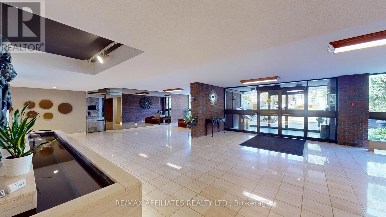 802 - 55 WATER STREET E