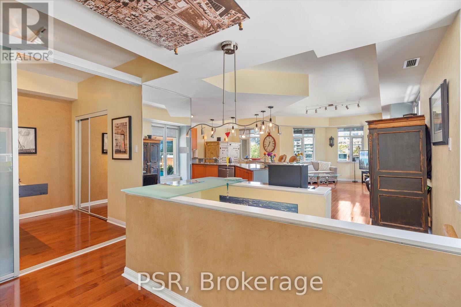 620 - 550 FRONT STREET W