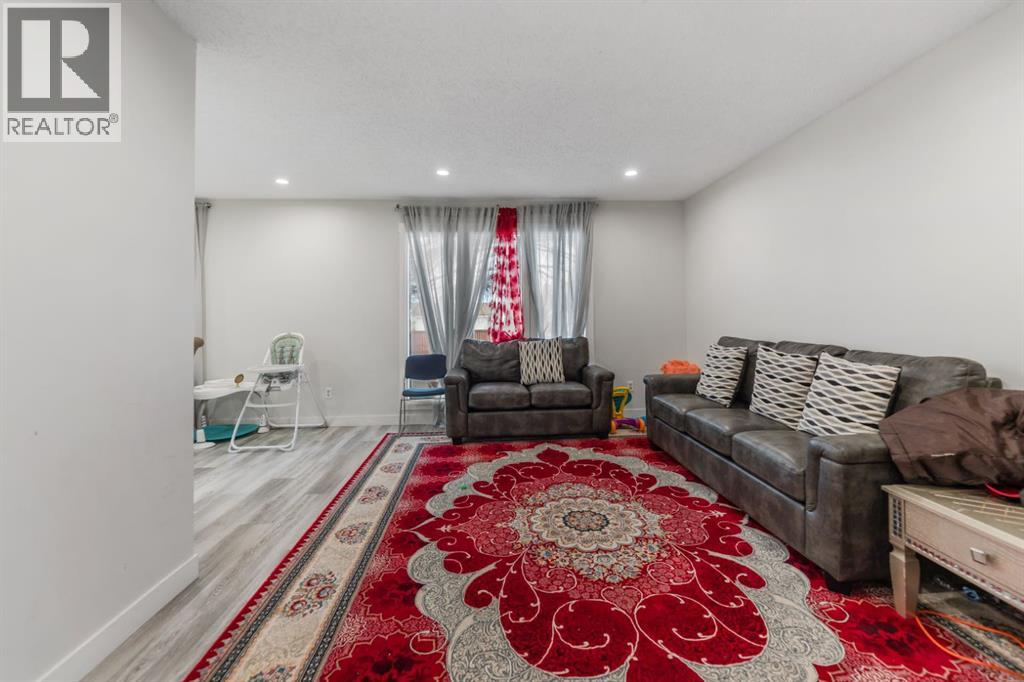 259 MANORA Crescent NE