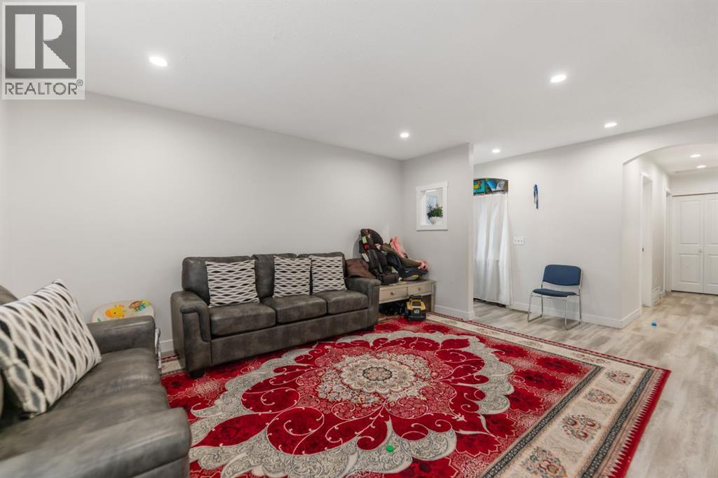 259 MANORA Crescent NE