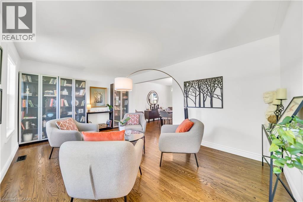 912 PARKWOOD Drive