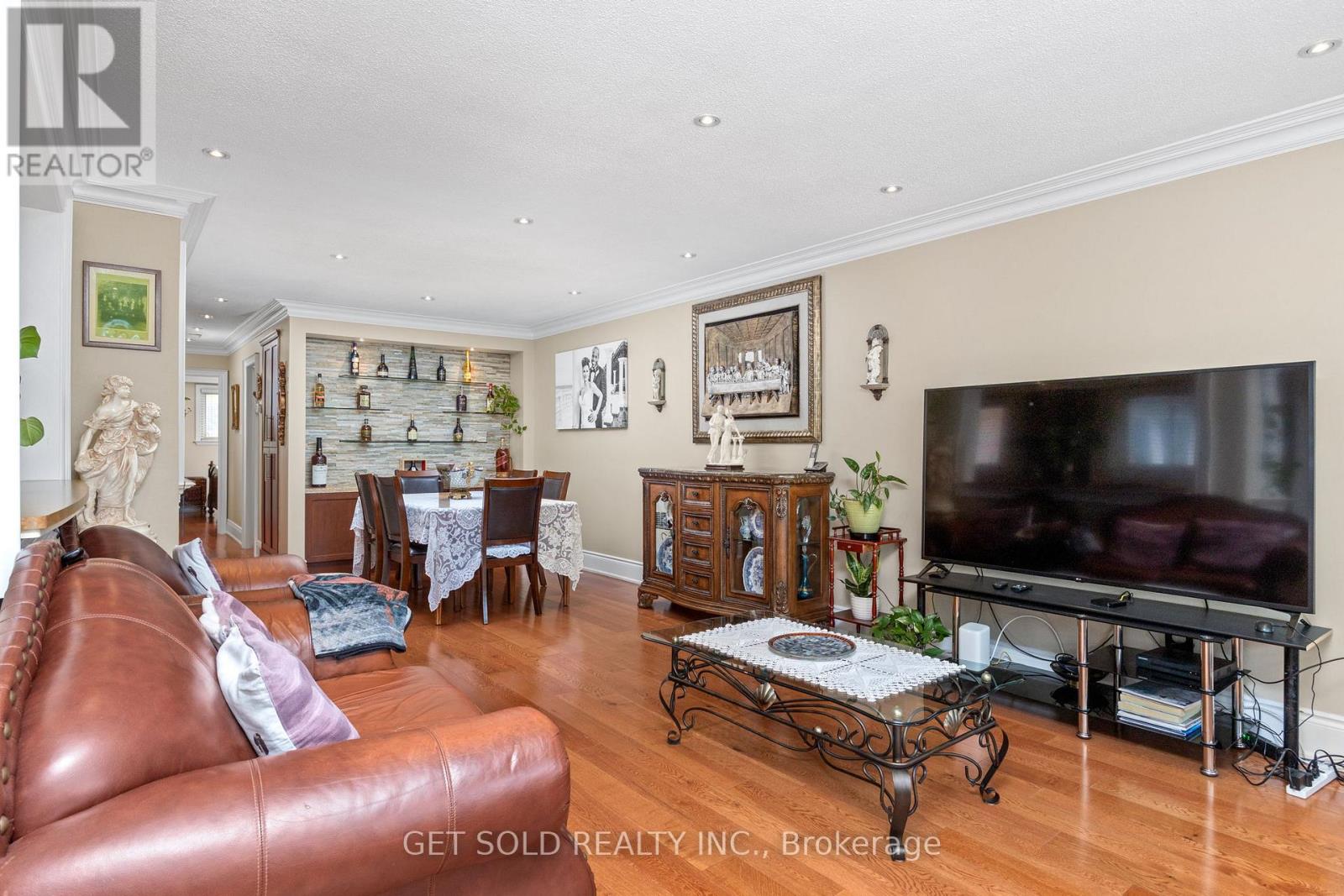 238 FIRGROVE CRESCENT