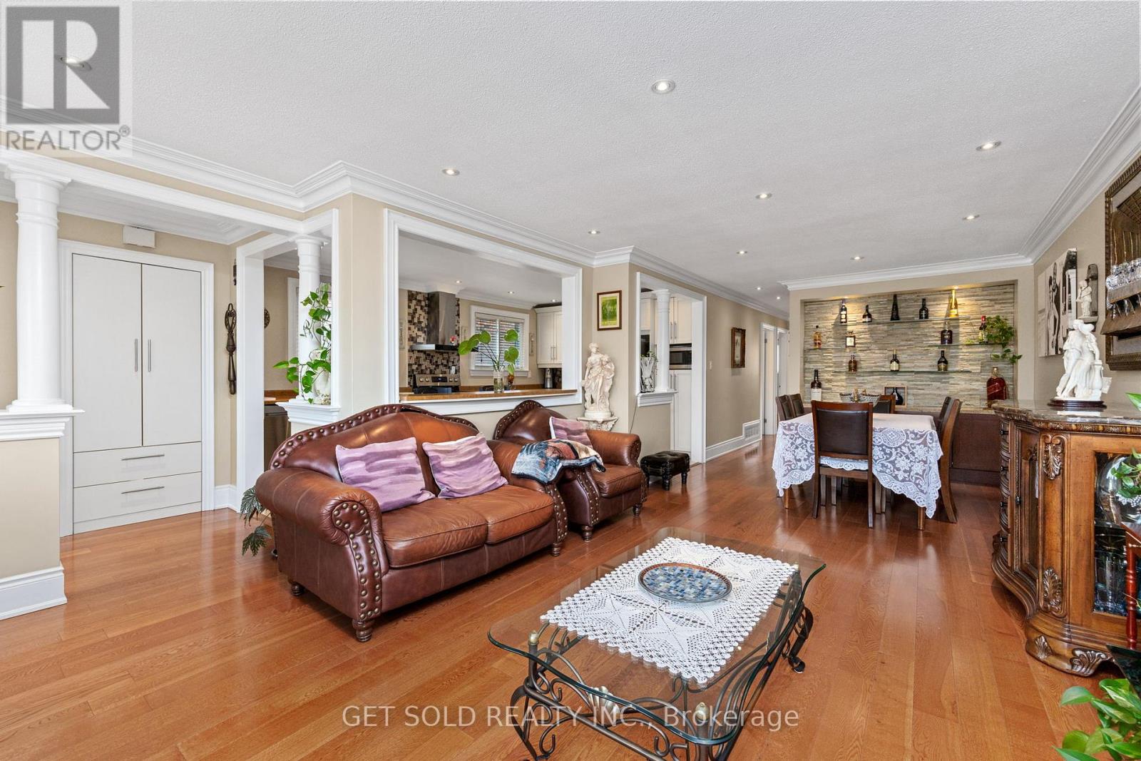 238 FIRGROVE CRESCENT