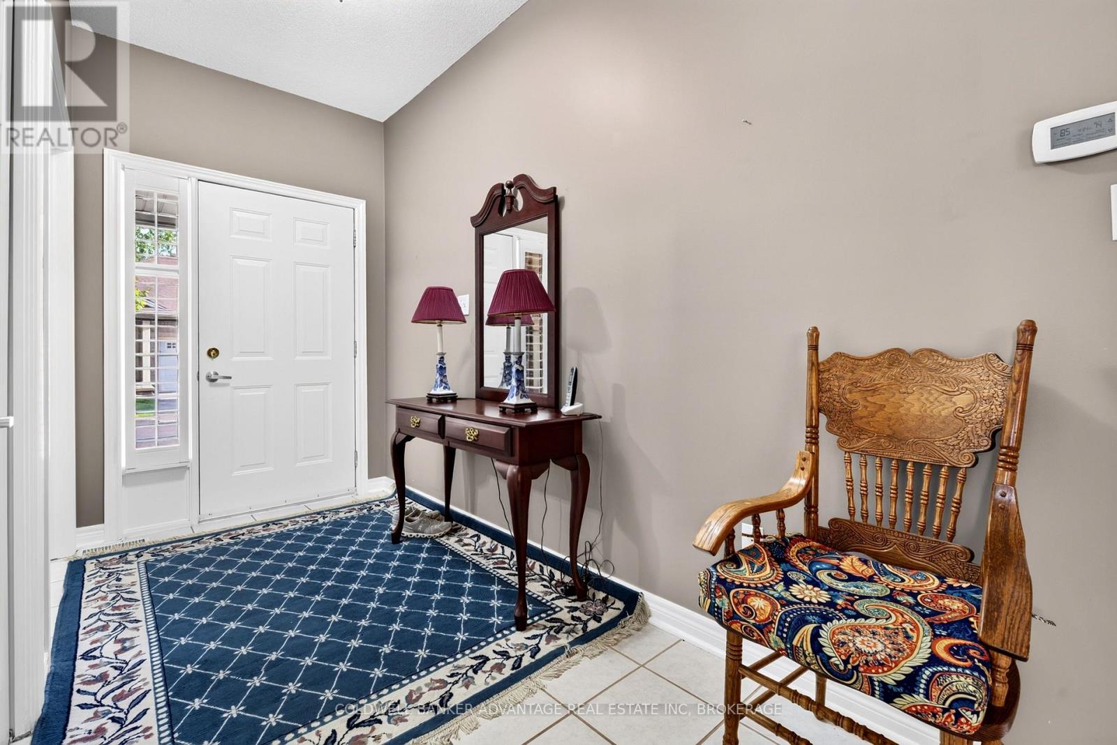1 - 5595 DRUMMOND ROAD