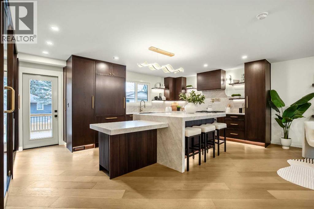 216 Oakridge Place SW