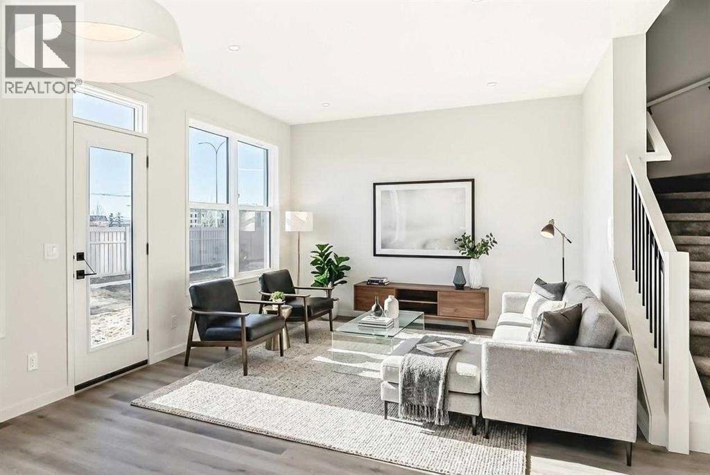 107 Mercado Crescent SE