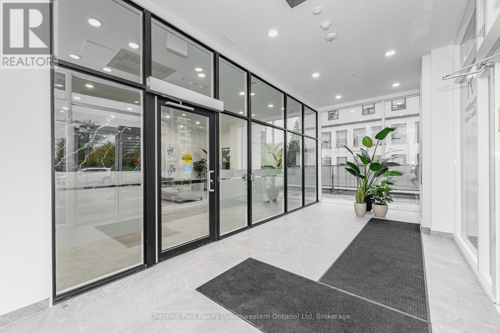 502 - 71 WYNDHAM STREET S