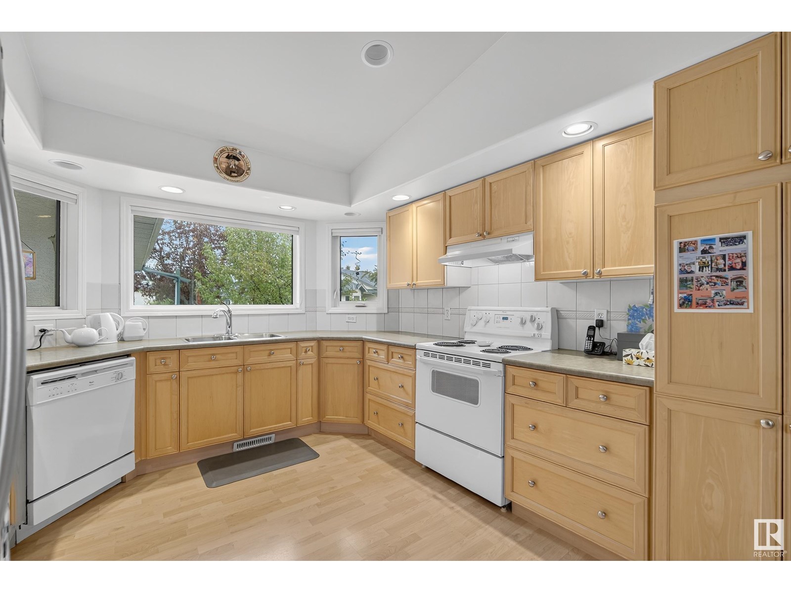 #32 8 Dechene RD NW
