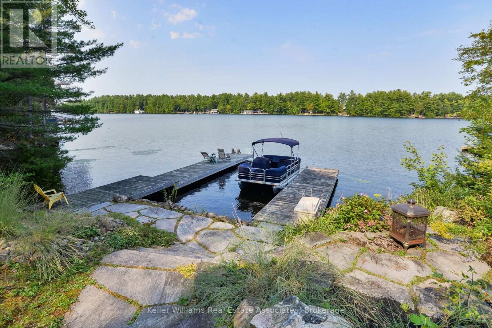 1029 LAKESHORE DRIVE