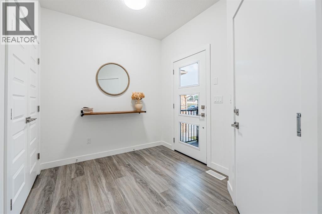 112 Midtown Close SW