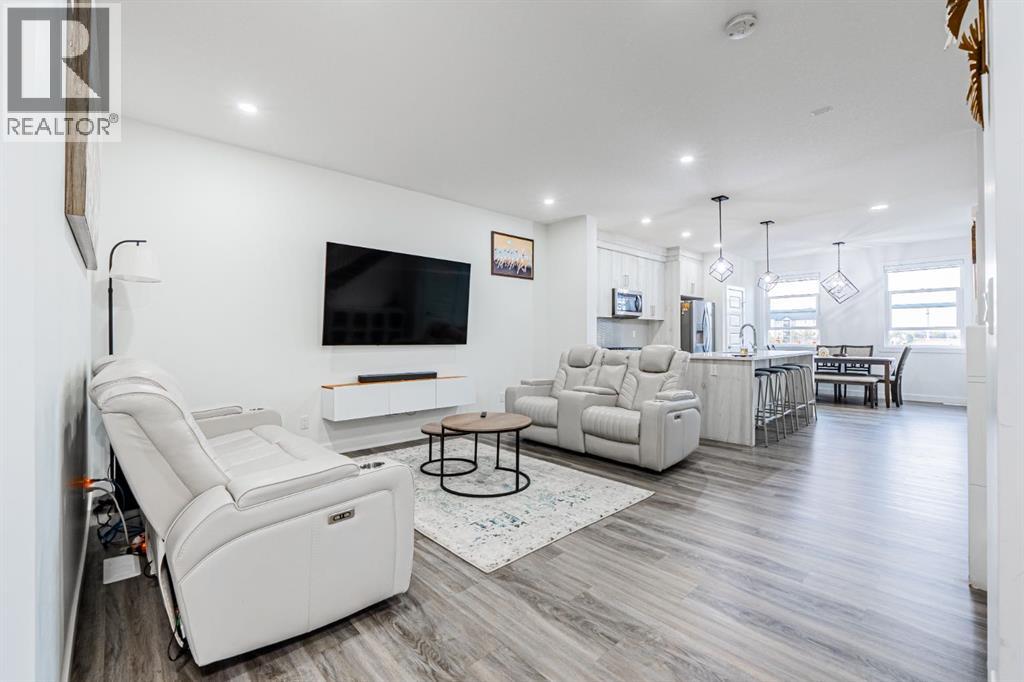 112 Midtown Close SW