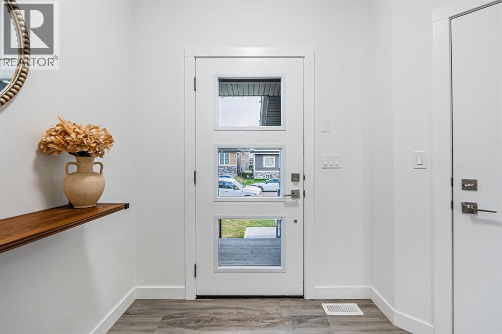 112 Midtown Close SW