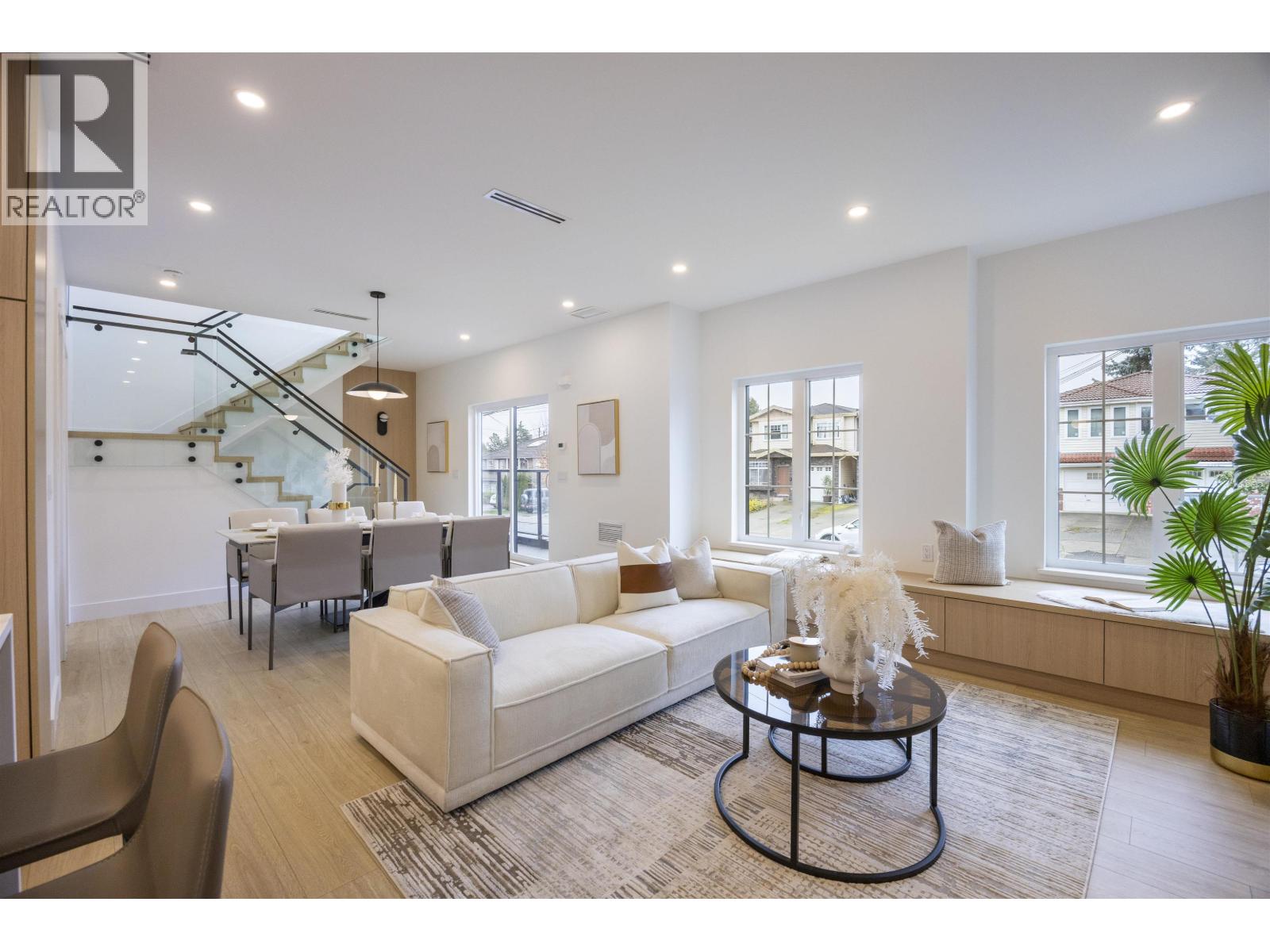 Photo 1 of 40 — 3 7353 12TH AVENUE Unit 3, Burnaby, BC V3N2J8