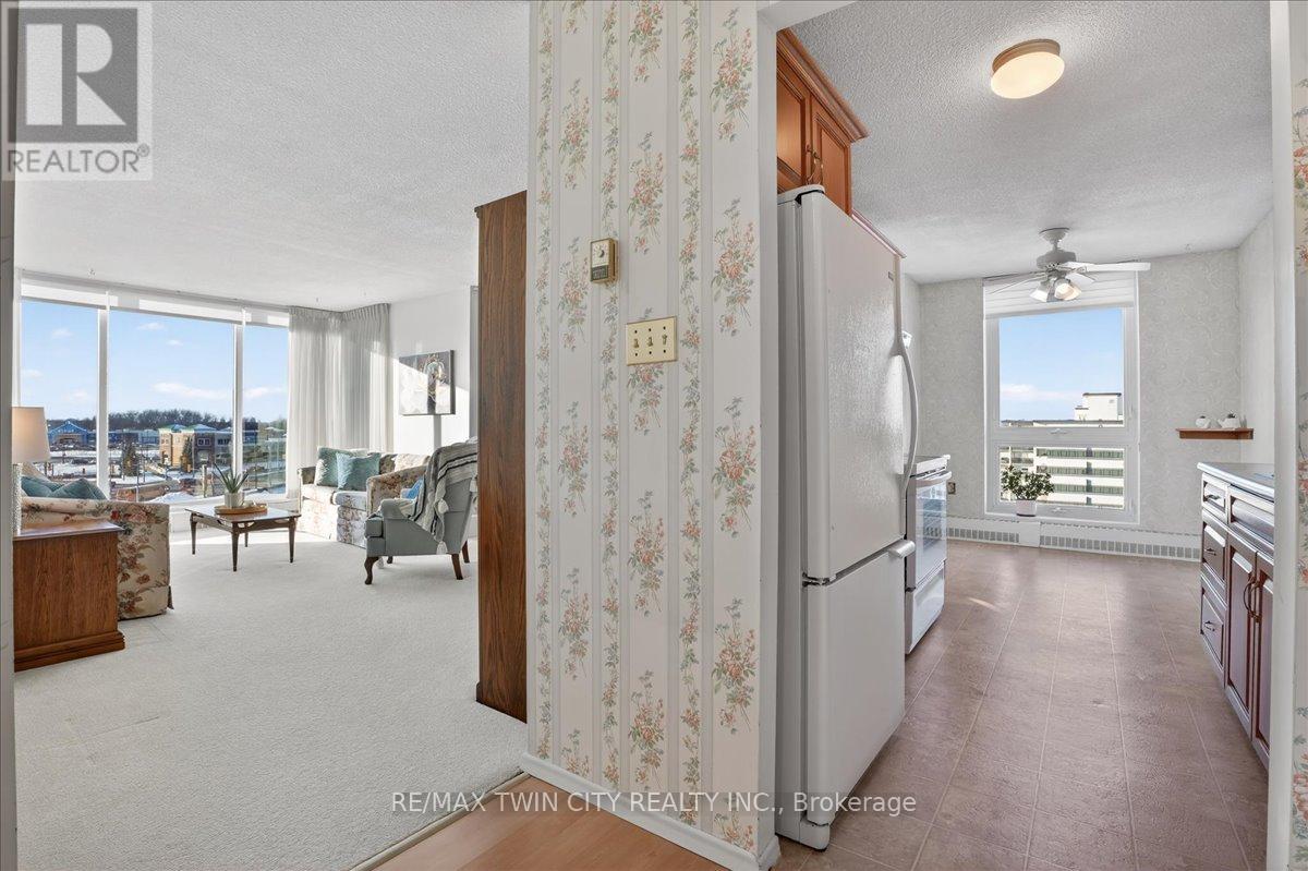 706 - 19 WOODLAWN ROAD E