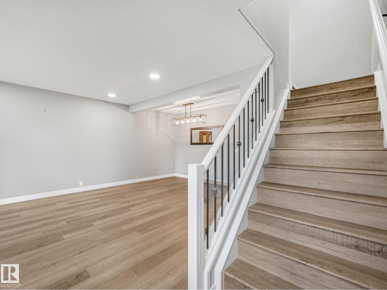 5421 22 AV NW
