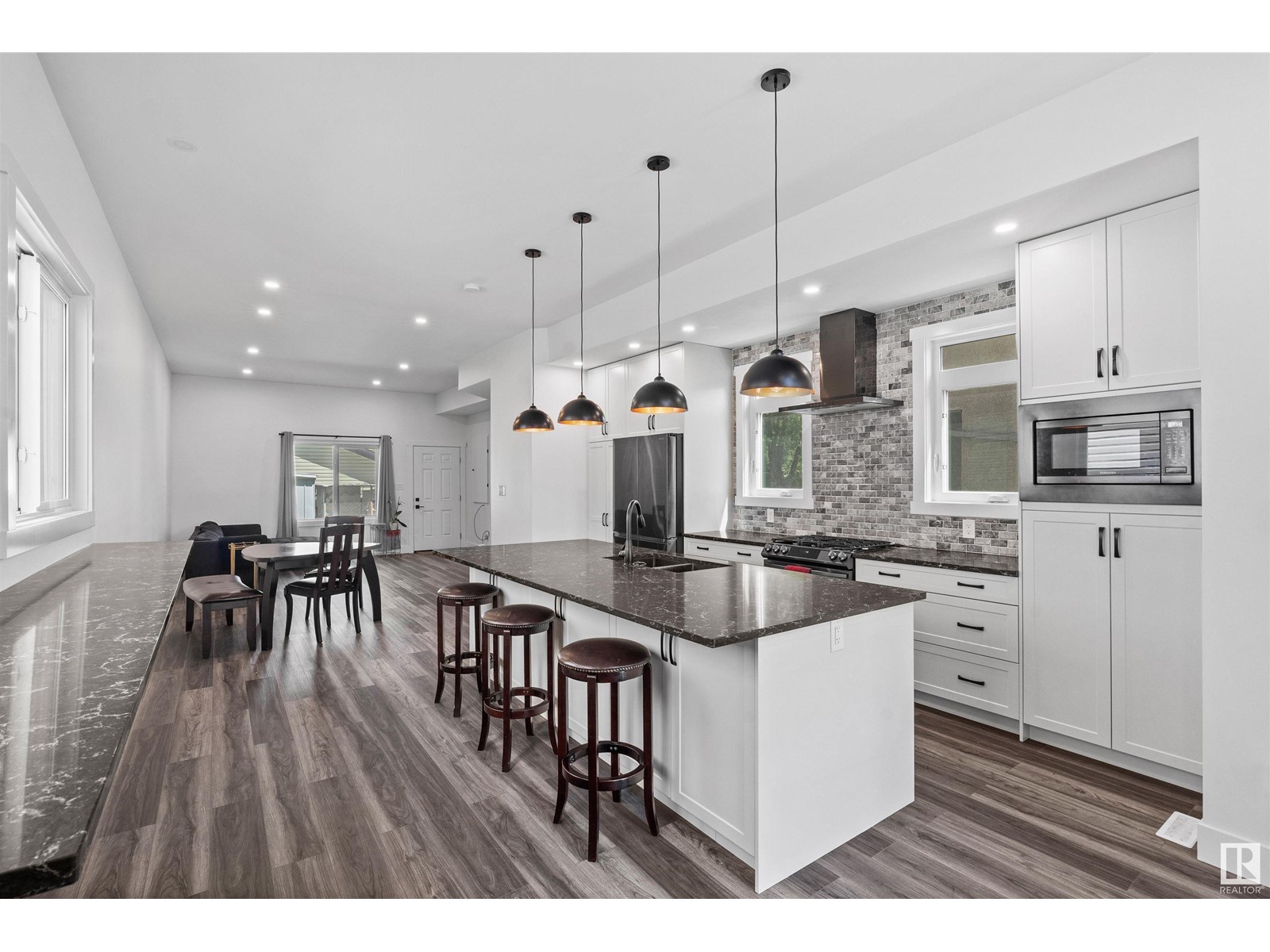 13916 118 AV NW