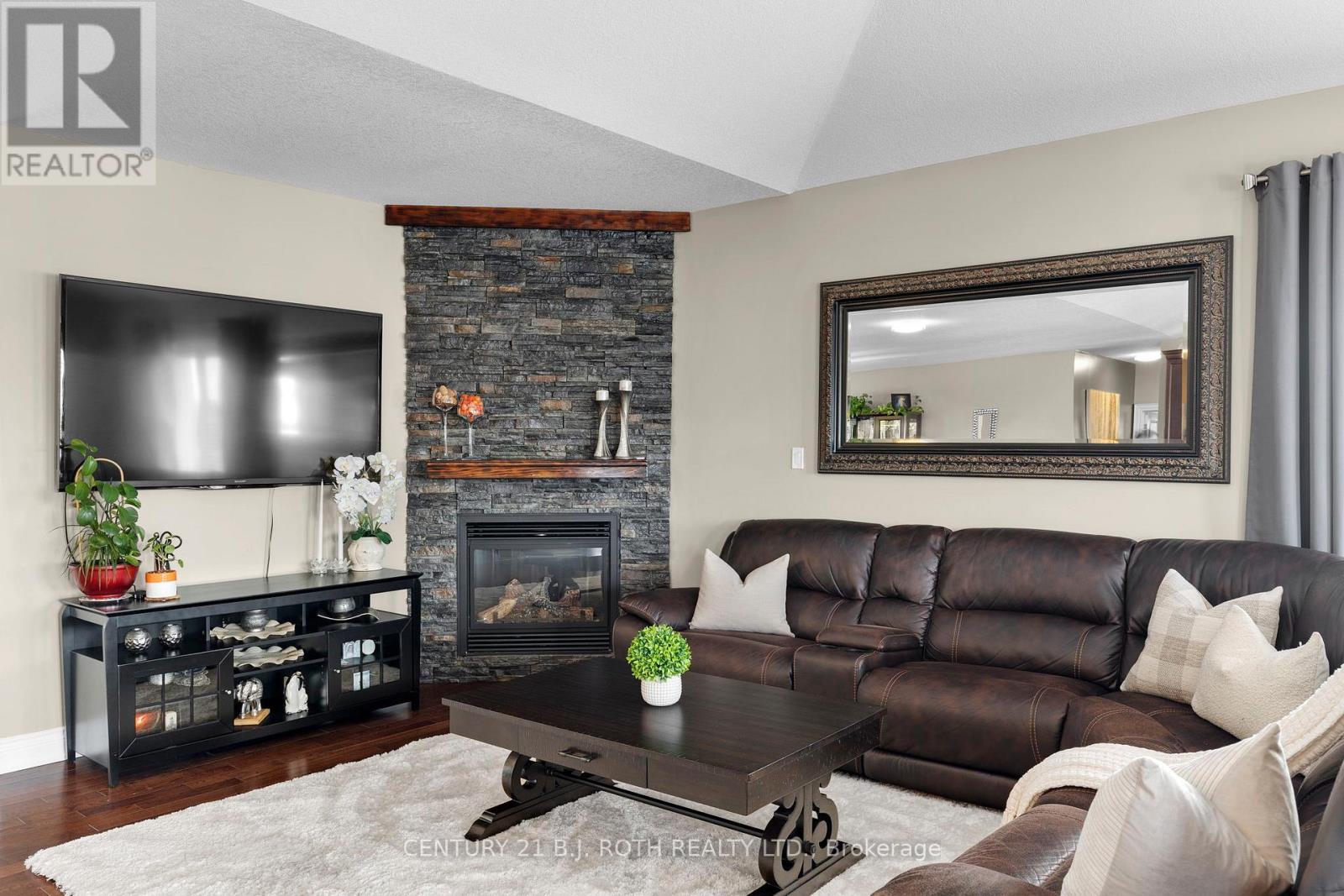 10 BROLLEY CRESCENT