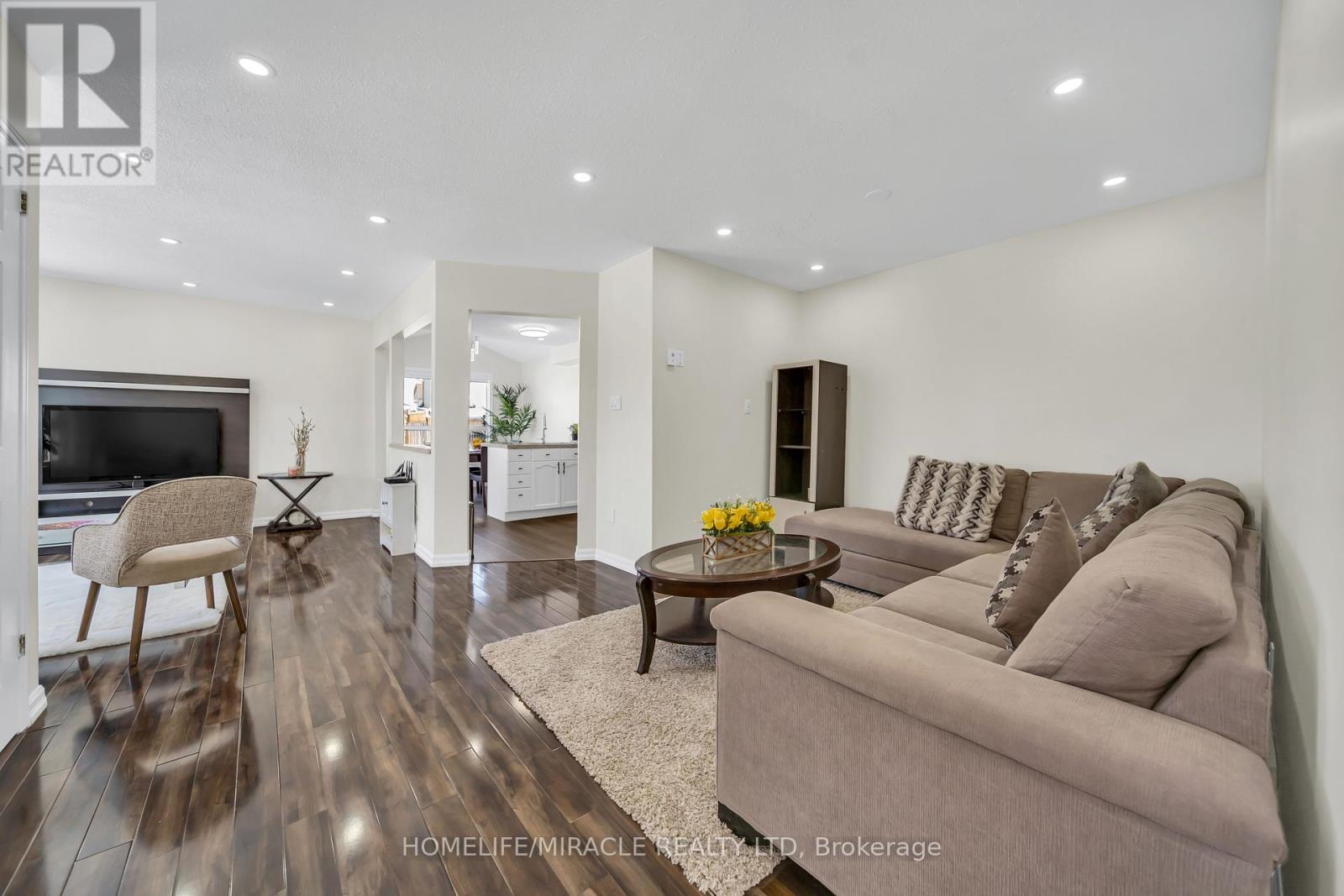 25 BREESEGARDEN LANE