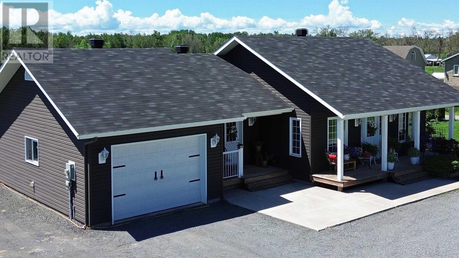 Photo 1 of 43 — 1503 Base LIN, Sault Ste. Marie, ON P6A5K6