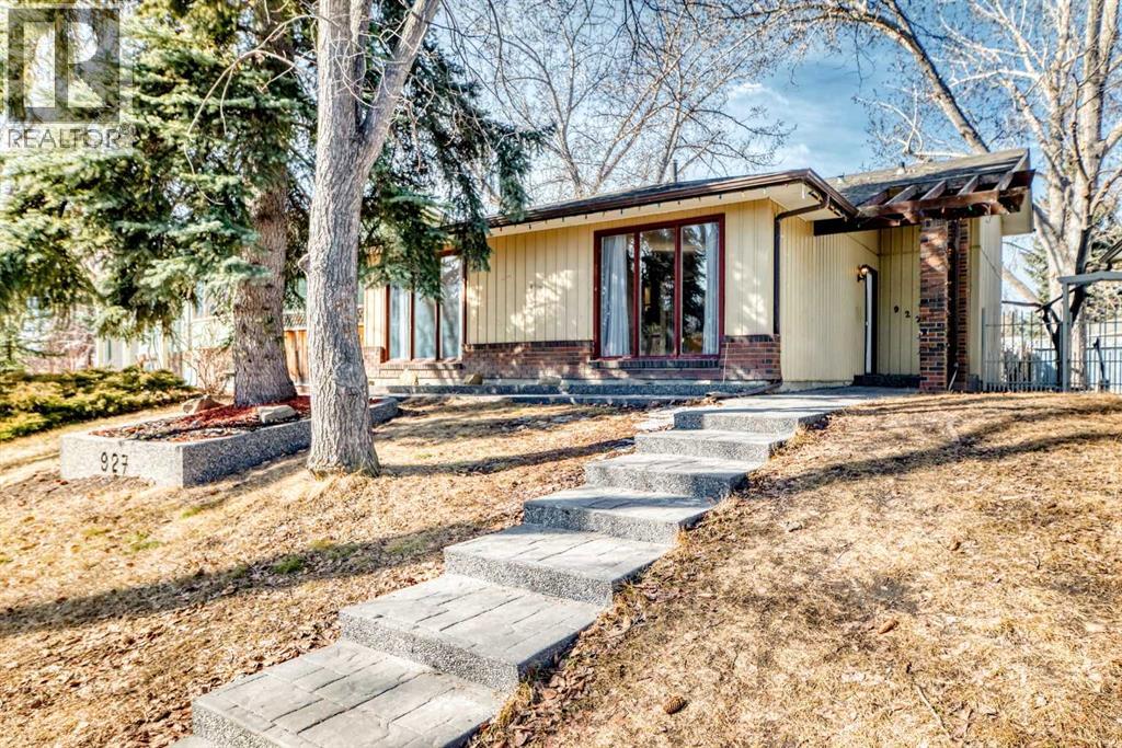 927 Midridge Drive SE