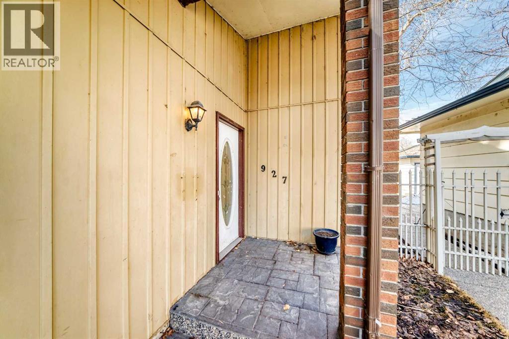 927 Midridge Drive SE