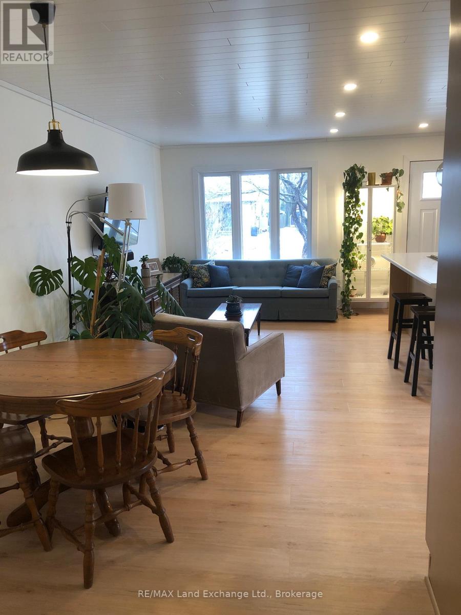 682 KENNARD CRESCENT