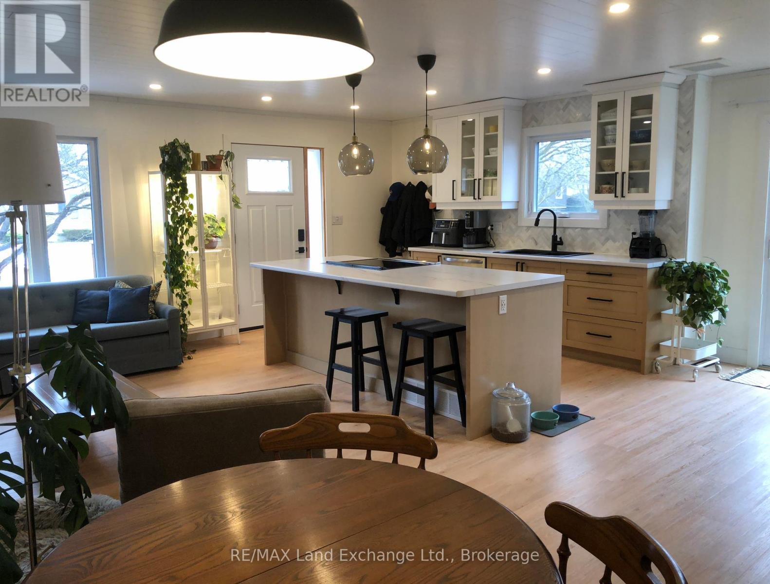 682 KENNARD CRESCENT