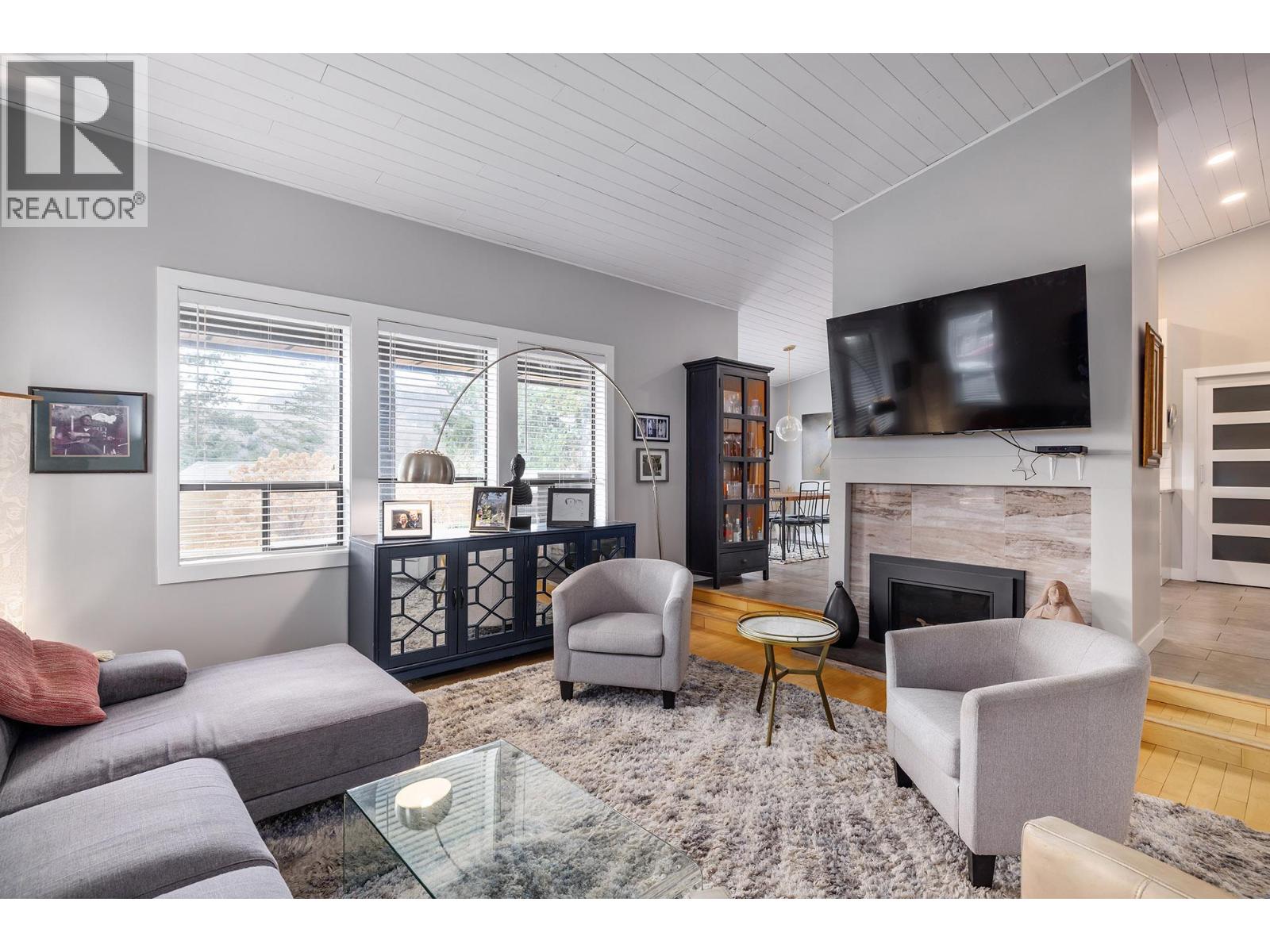 2575 Pineridge Place