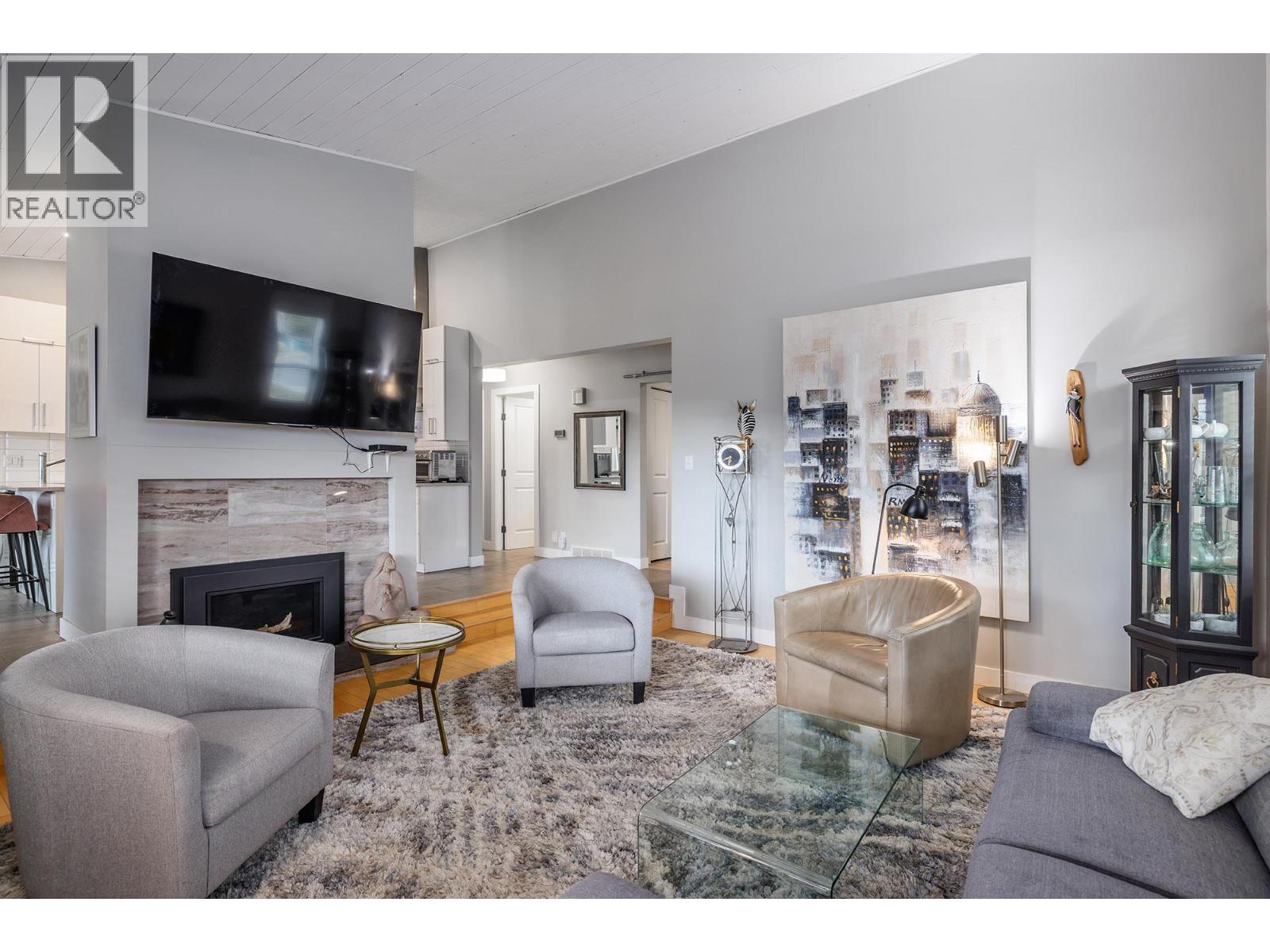 2575 Pineridge Place