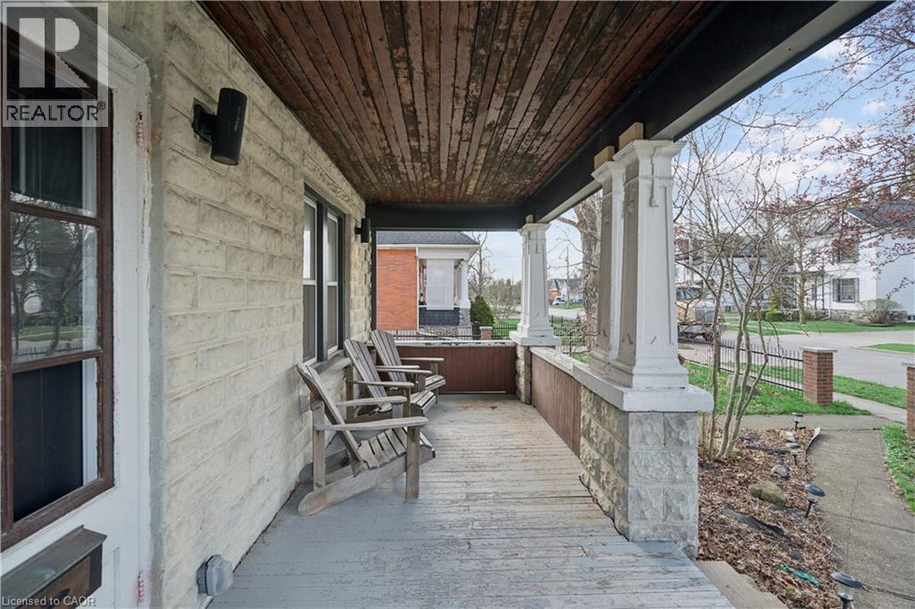 855 HAMILTON Street