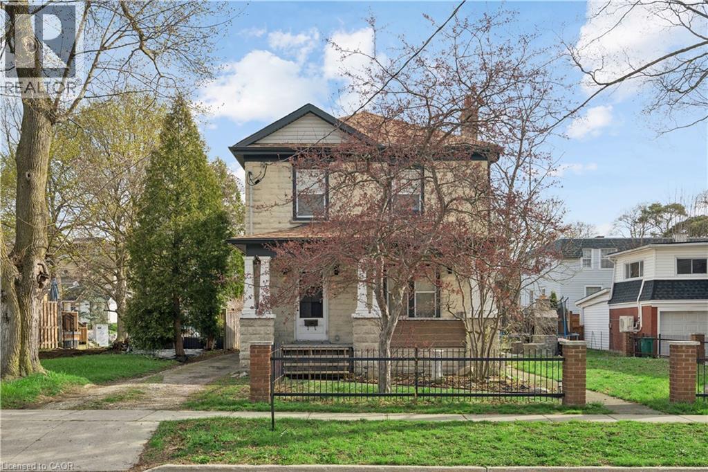 855 HAMILTON Street