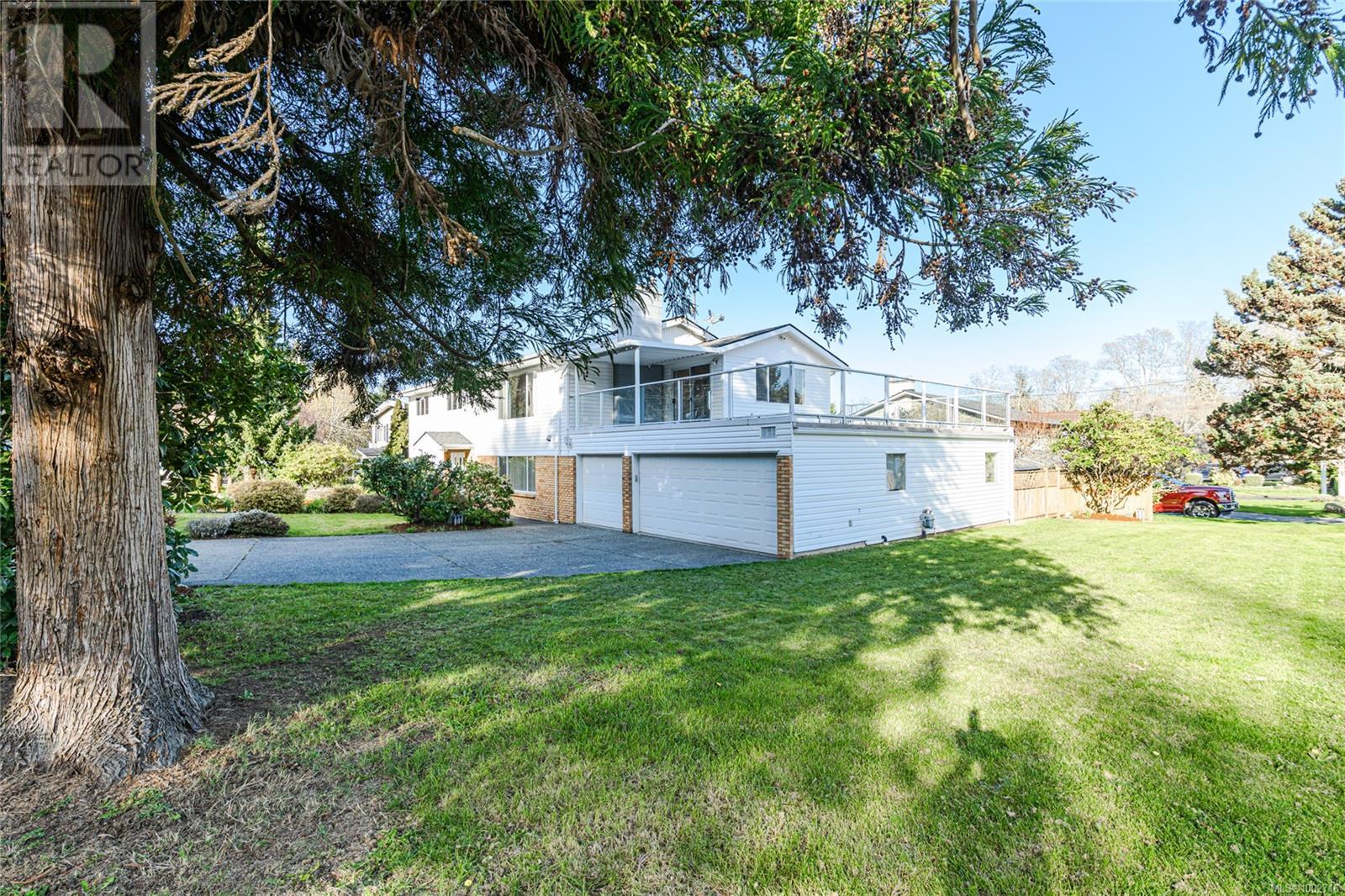 4251 Parkside Cres
