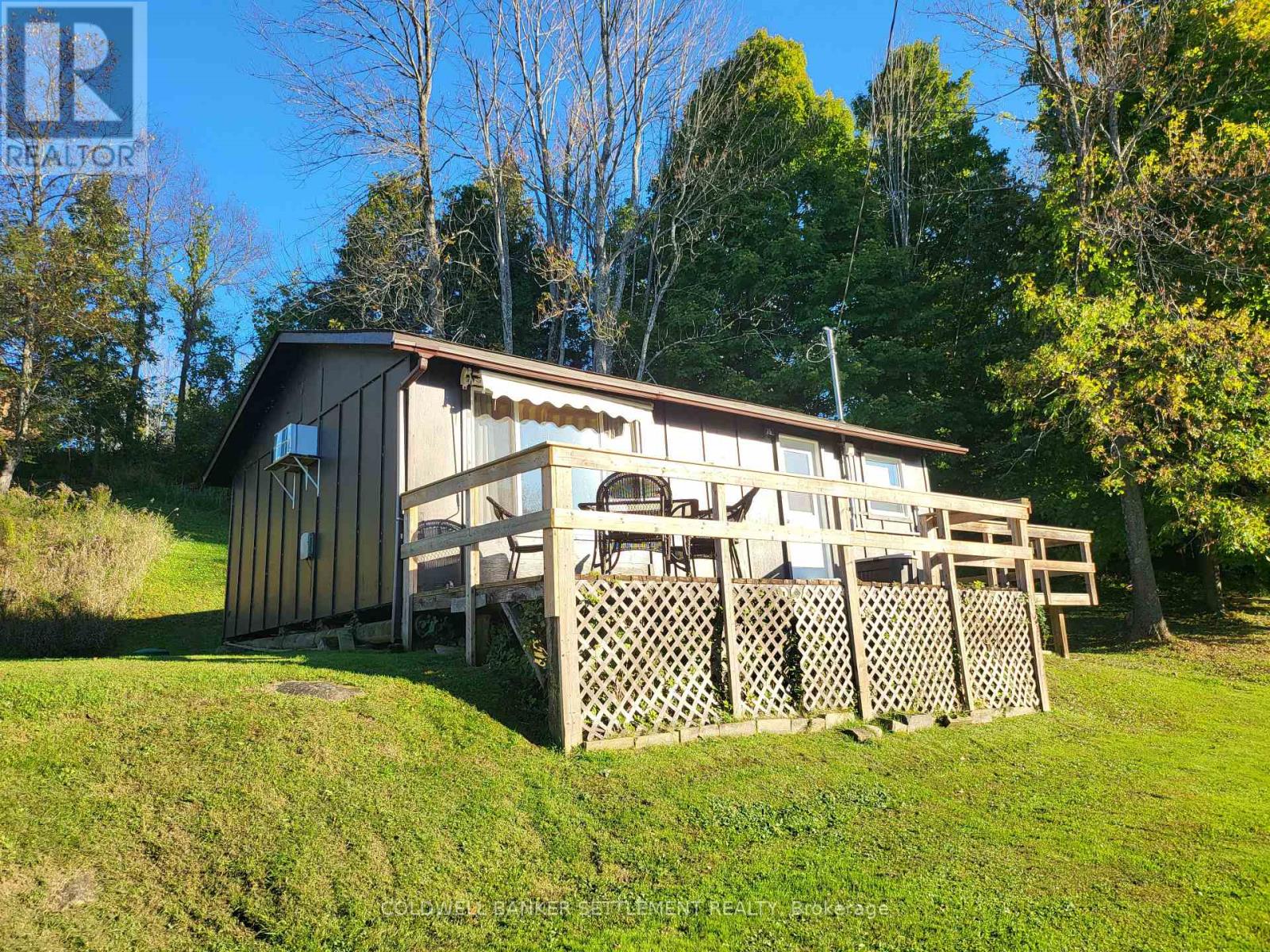 538 CLEAR LAKE ROAD W