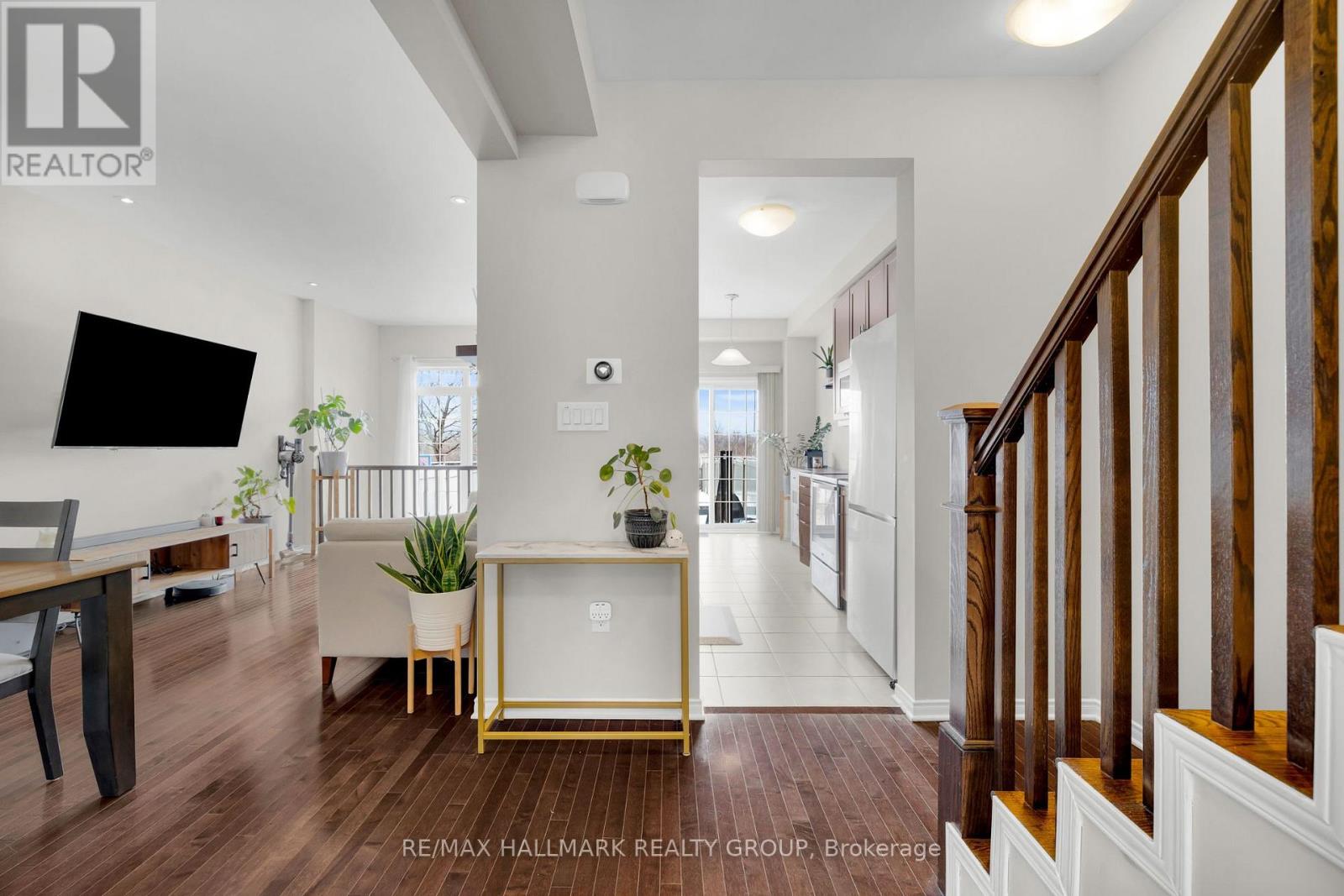 132 LARAMIE CRESCENT