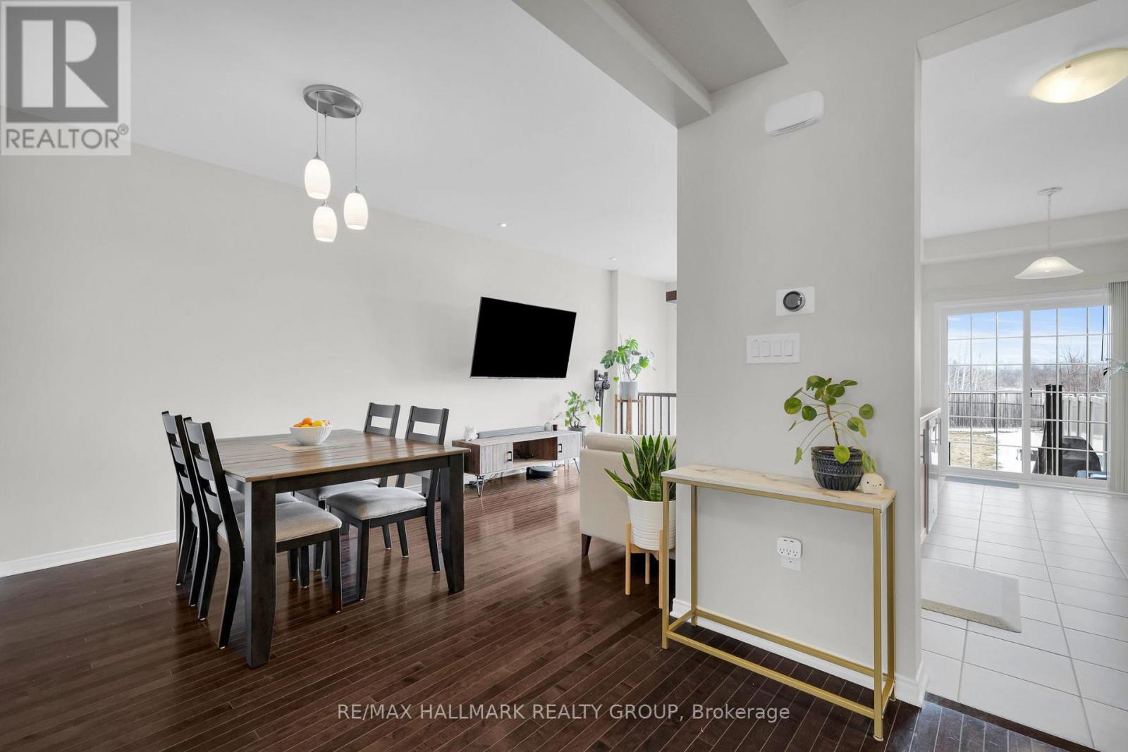 132 LARAMIE CRESCENT