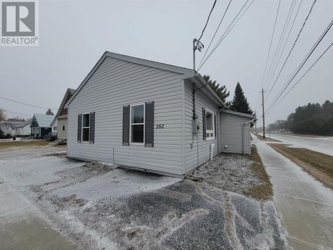 252 Sixth ST E Fort Frances ON P9A1W7